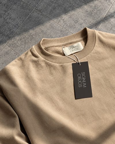 Sudadera beige con la etiqueta Signum Crucis